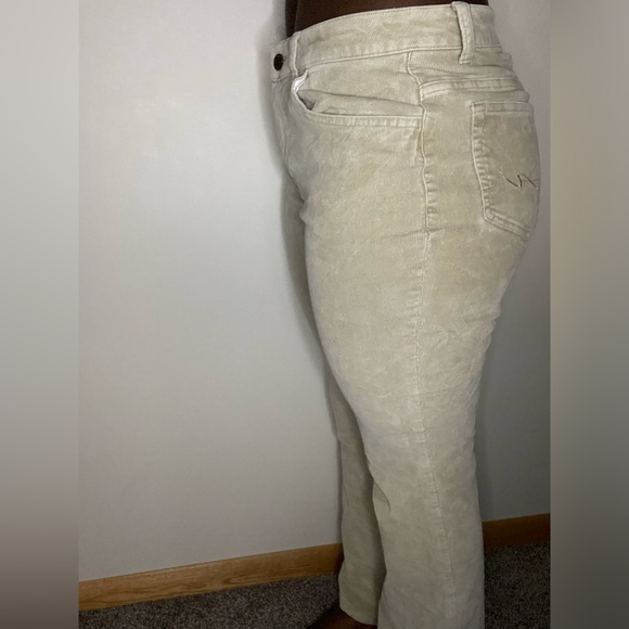 Women’s size 6 boot cut corduroy pants. The color is tan. - Picture 5 of 5